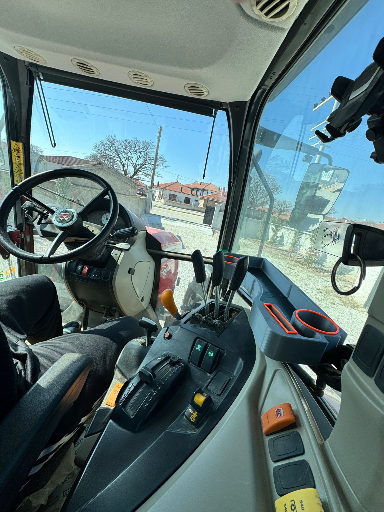 Massey Ferguson 5700 Dyna-2 Kolçak Sehpası | Kabin İçi Traktör Sehpası