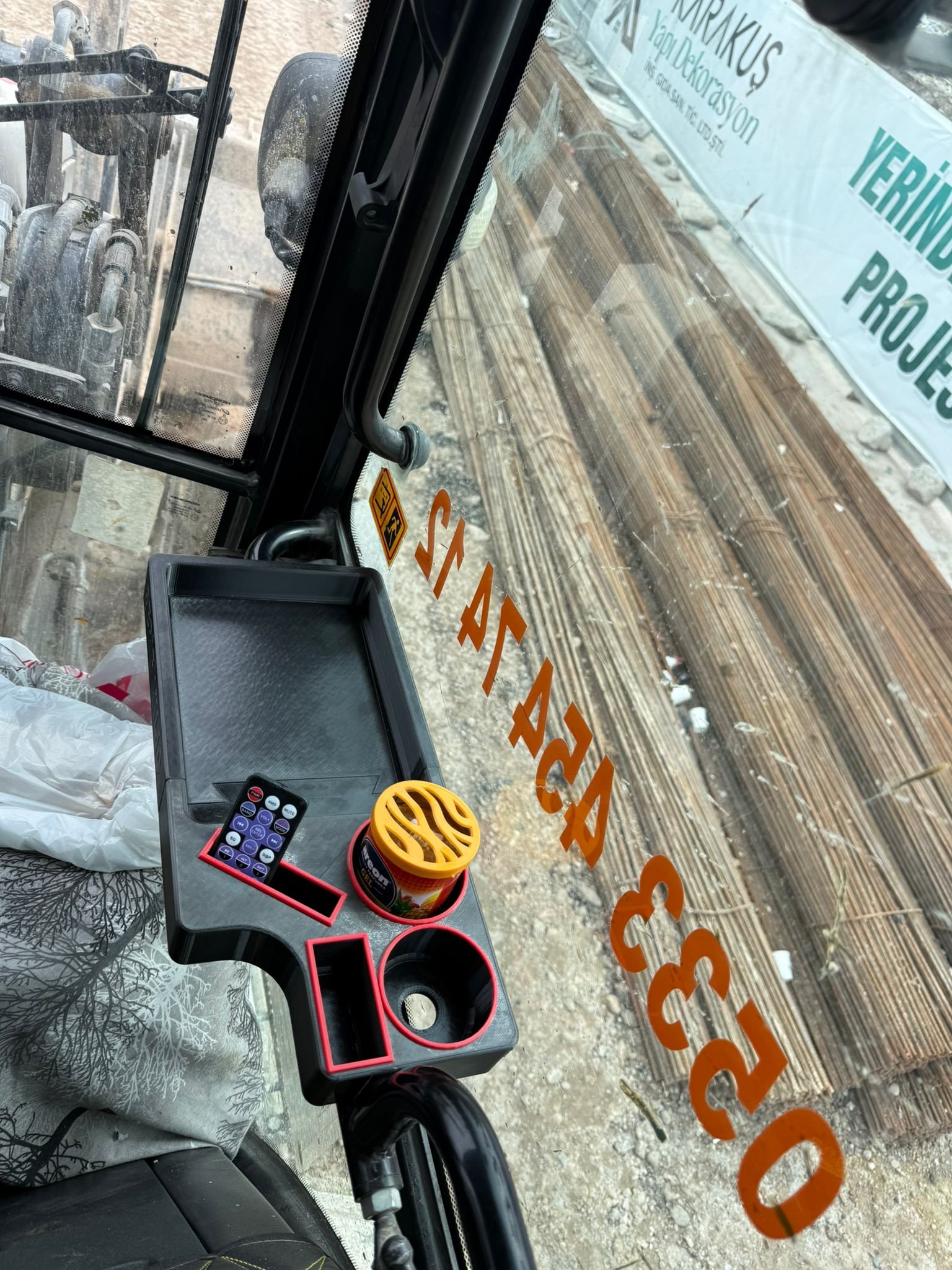 Hidromek Bekolader Kabin İçi Sehpa | İş Makinesi Kolçak Sehpası