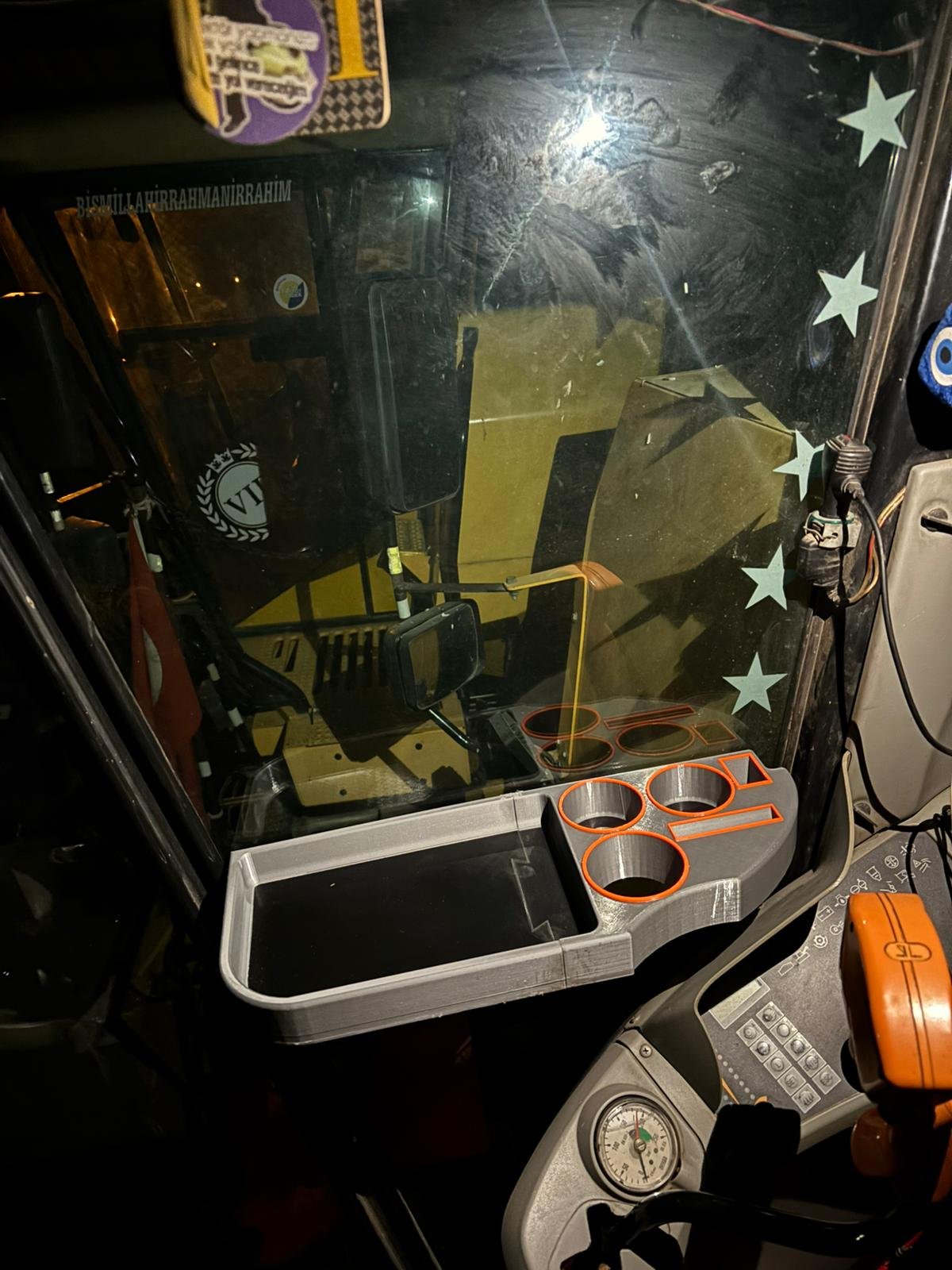 New Holland TC5070 Biçerdöver Kabin Sehpası | Operatör İçi Kolçak Sehpası