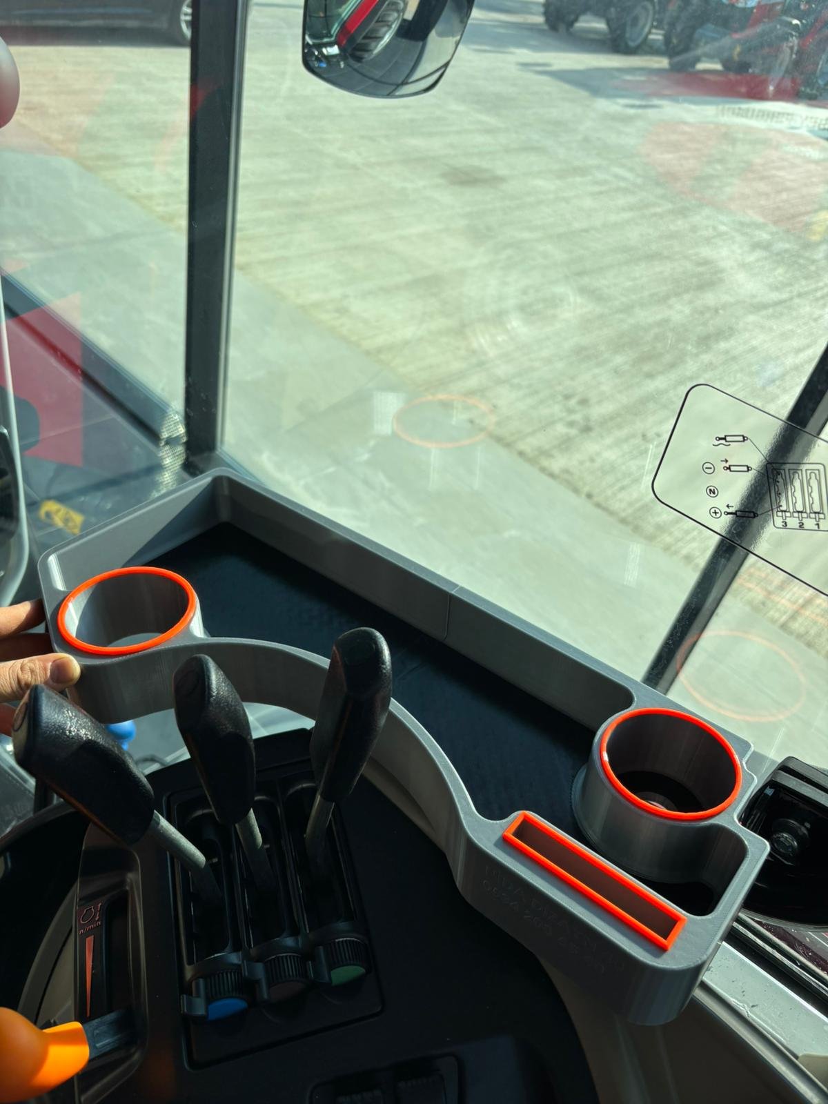 Massey Ferguson 4700 Dyna-2 Kolçak Sehpası | Kabin İçi Traktör Sehpası